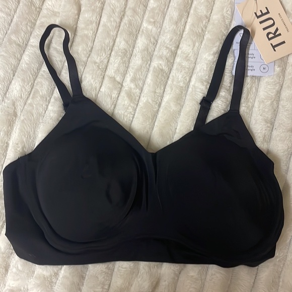 True & Co True Body Triangle Adjustable Strap Soft Form Band Wireless Bra - Picture 3 of 7